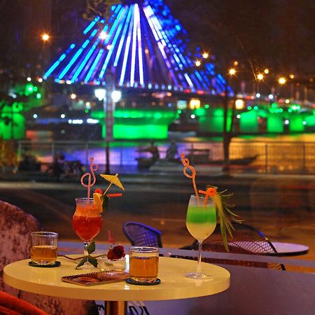 Bamboo Green Riverside Hotel Дананг Екстериор снимка