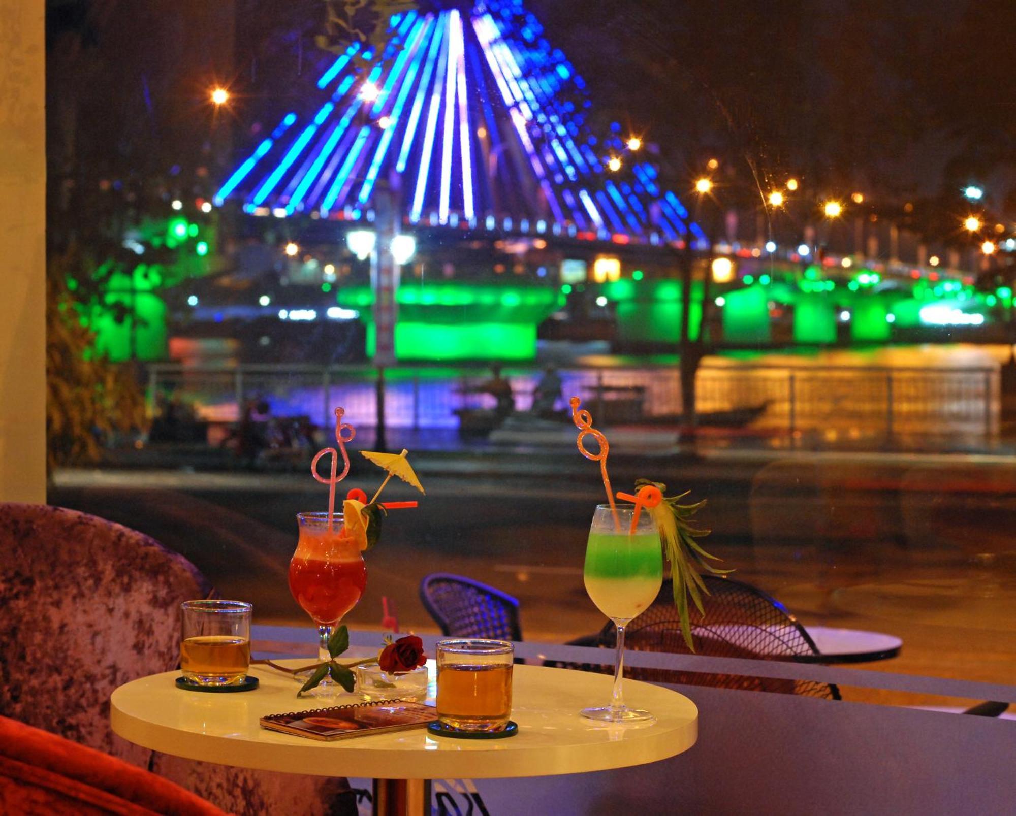 Bamboo Green Riverside Hotel Дананг Екстериор снимка
